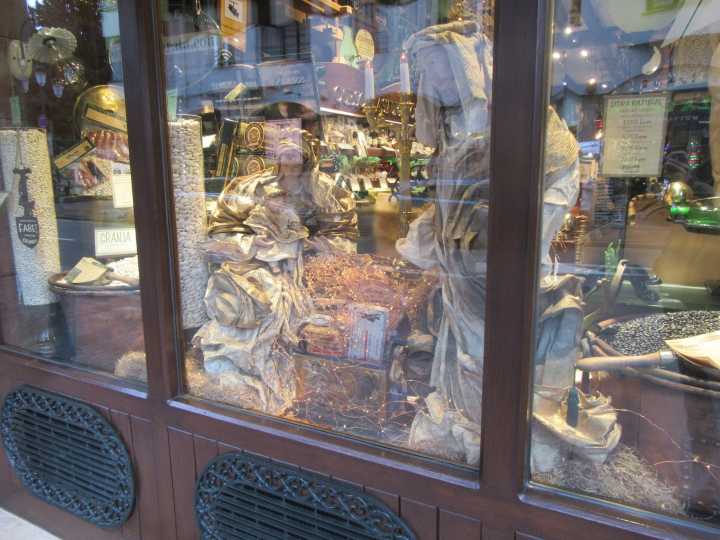 Abiertas inscripciones para el Concurso de iluminación y decoración navideña de escaparates en Cangas de Onís