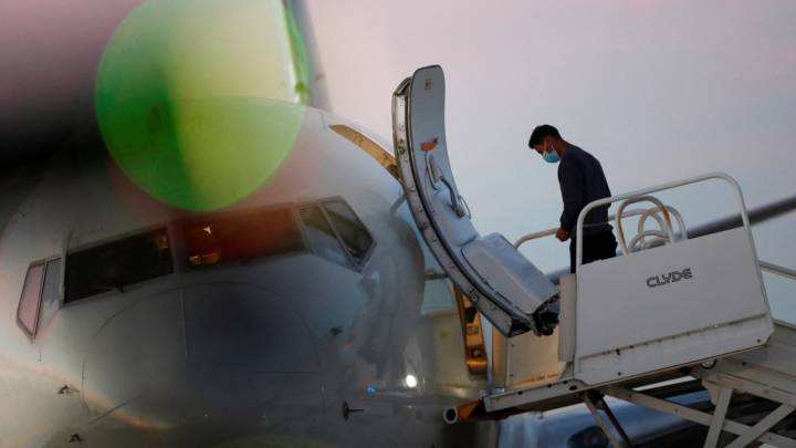 Second chartered flight carrying 55 Iranian deportees leaves US