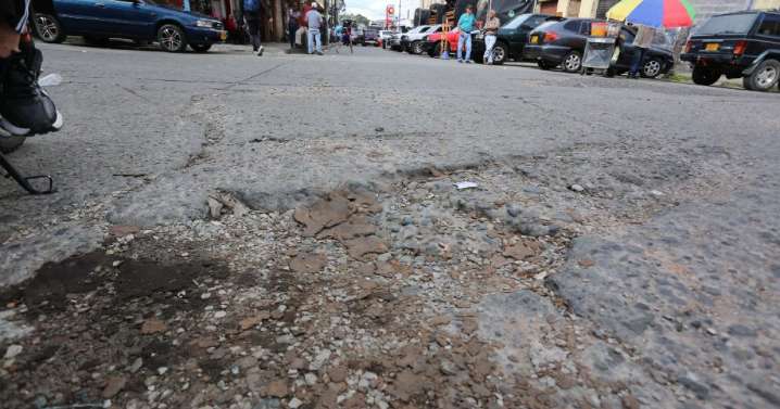El pavimento es un juego de obstáculos: quejas por los huecos en sector de Liborio en Manizales