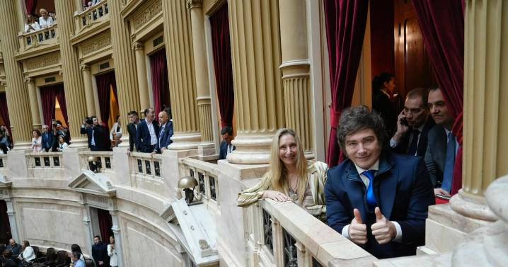 Con la primera minoría asegurada, Milei asistió a la ceremonia de jura de los diputados electos