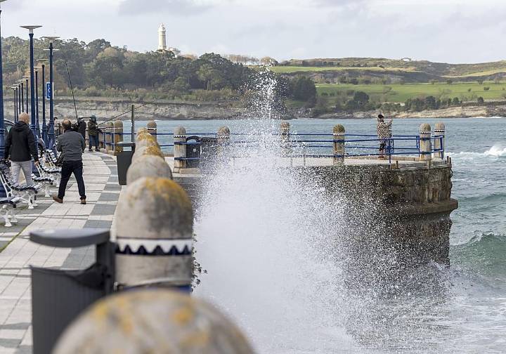 Cantabria en alerta por tormentas y olas de hasta cinco metros