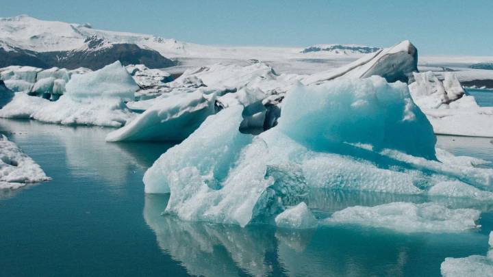 “Hacia el corazón de la Tierra”: así zarpó el ARC Simón Bolívar rumbo a la Antártida