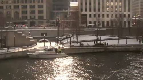 Chicago fire crews rescue man from river downtown near Wacker, State Street in cold weather