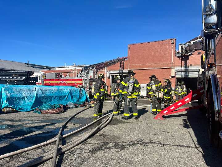 FDNY: Firefighter injured in rooftop fire at Staten Island warehouse