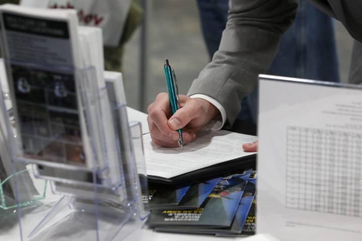 Weekly unemployment benefit applications rise to 236,000 as labor market concerns persist