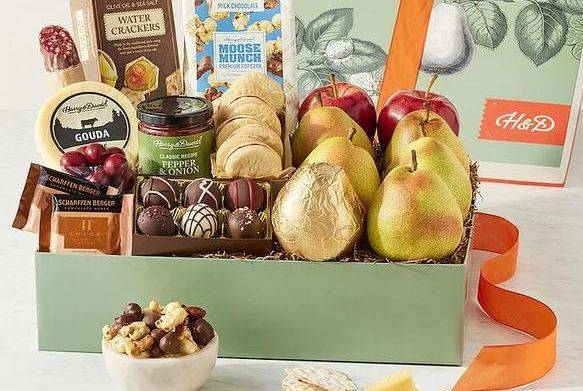 The 9 Best Hostess Gifts to Bring to Your Next Soirée