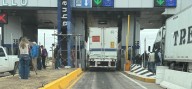 Levantan bloqueos en los cuatro puentes internacionales de Chihuahua; permanece bloqueo parcial en caseta de Saucillo y advierten cierre de carretera Chihuahua