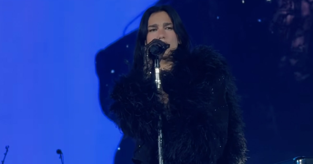 Dua Lipa sorprende al cantar ‘Bésame mucho’ en su concierto en CDMX