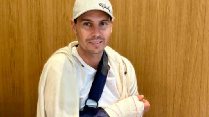 Rafa Nadal, operado de la mano derecha por una artrosis severa, bromea: "Creo que no podré jugar el Open de Australia"