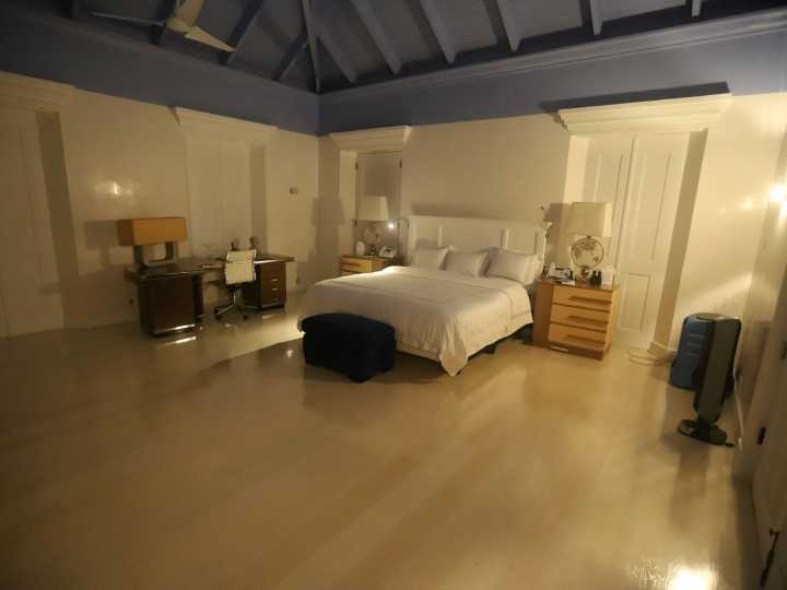 Diputados demócratas publican fotos y videos de la casa y la isla privada del pedófilo Jeffrey Epstein