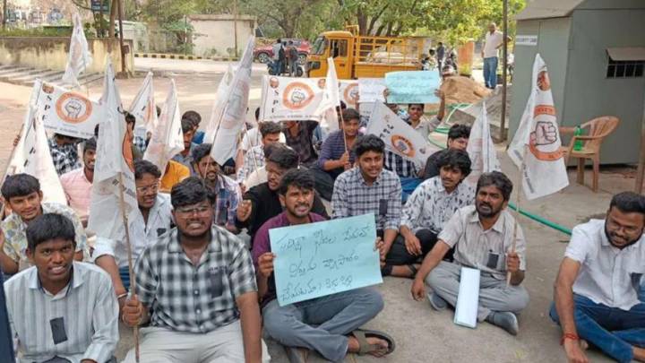 JNTU students protest against hike in exam and service fee