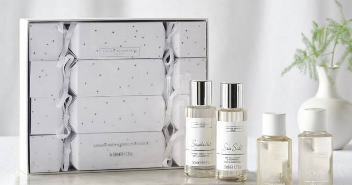 Shoppers elevate their Christmas table with The White Company crackers now £8 each