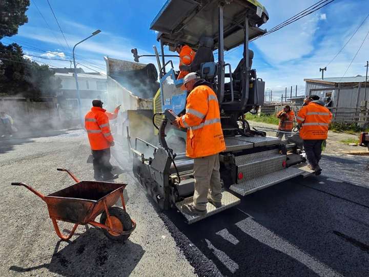 Repavimentaron otro tramo de la calle 12 de Octubre
