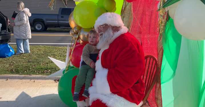 Hooks, Texas, celebrates Christmas, small