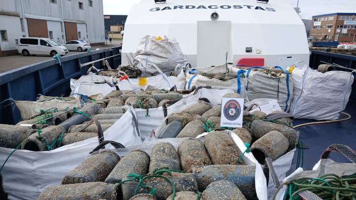 Otros 800 cacharros ilegales del pulpo decomisados en A Guarda, y ya van 15.000 este año en Galicia