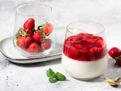 Sin harina ni azúcar: cómo hacer la receta de budín de frutillas saludable en la licuadora que es furor en EEUU