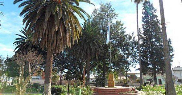 El extraño cartel que apareció en un banco de una plaza salteña: "María..."