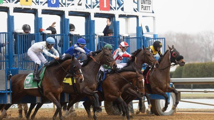 Aqueduct horse racing returns as NYRA and jockeys work toward resolving dispute