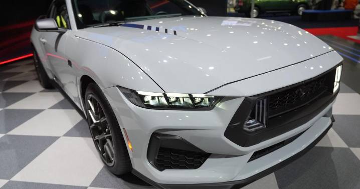 Trump plans to weaken vehicle mileage rules that limit air pollution