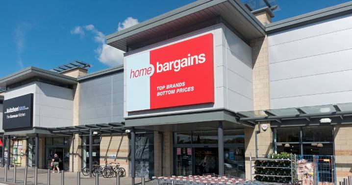 Home Bargains £20 cracker 'packed to the brim' with 2kg of chocolate