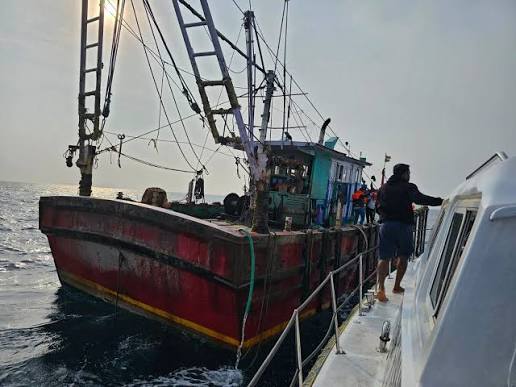 Goa Detains Karnataka Trawler for Illegal Fishing off Calangute