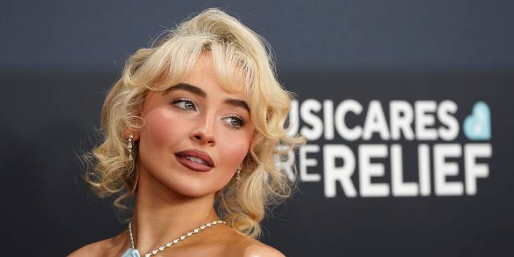 Sabrina Carpenter responde a las críticas: “Simplemente estoy viviendo mi vida, y ustedes la están observando”