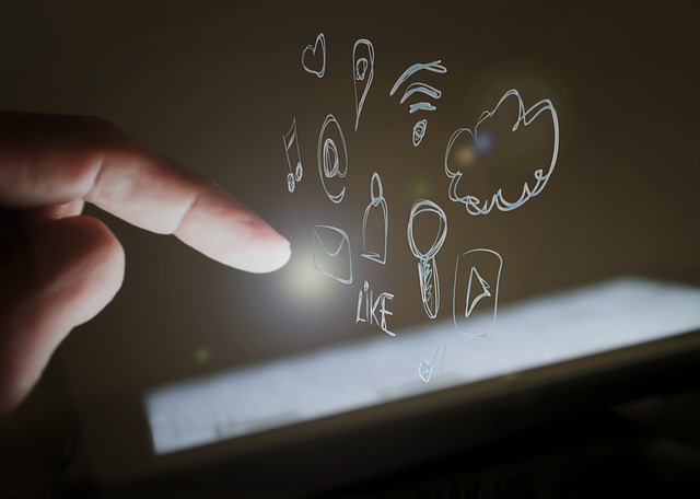 Investigación revela vacíos en Chile para regular el odio digital y el impacto de la IA en la violencia simbólica