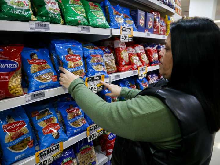 El poder de compra del salario mínimo sigue en picada y en los últimos dos años perdió casi el 36%