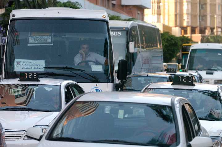 Todas las carreteras cortadas y restricciones al tráfico en Gran Canaria este lunes