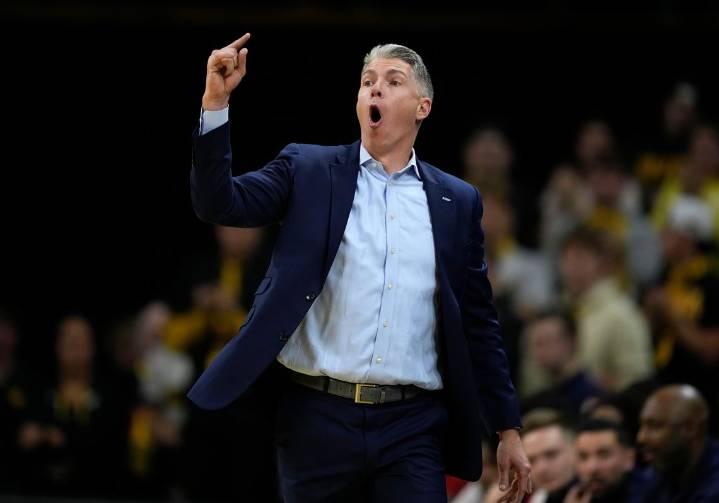 Nikolaos Chitikoudis' last-second layup lifts Robert Morris over Green Bay