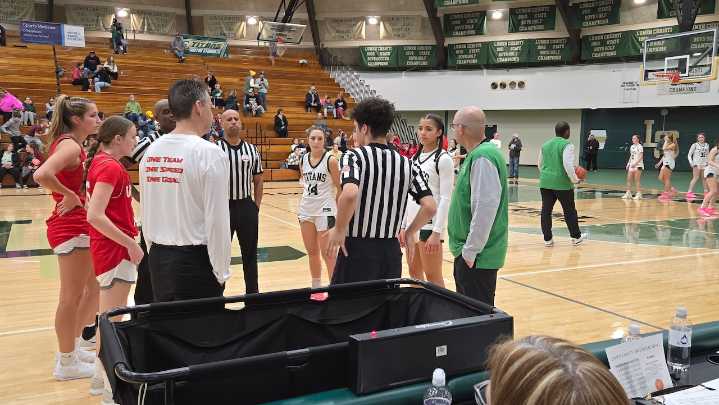 Lumen Christi pulls away to beat Michigan Center