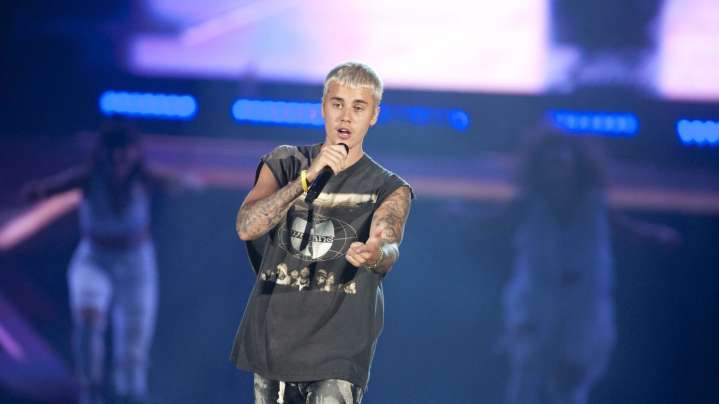 Justin Bieber threatens Apple with a choke hold over iMessage UI