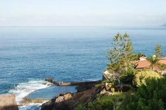 Al menos tres muertos por un golpe de mar en el sur de Tenerife