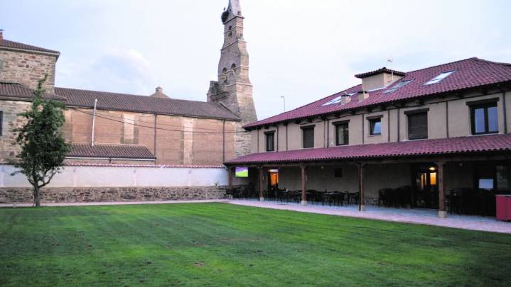 El mercadillo solidario de la Fundación Renacimiento vuelve a Santibáñez de la Isla