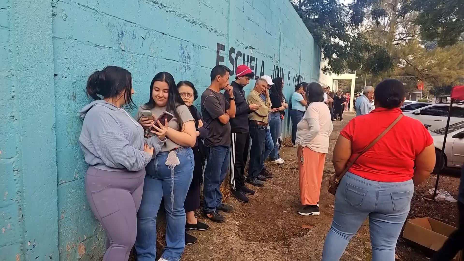 Hondurans vote to elect new president in a close race under shadow of Trump’s surprise intervention