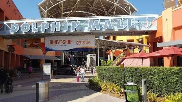 Cinco argentinos fueron detenidos en Miami acusados de robar en un shopping