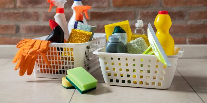 Cuánto se paga por la hora de limpieza en diciembre 2025: las escalas vigentes y cómo calcular el aguinaldo