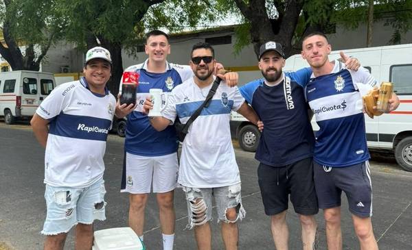 El estadio abrió sus puertas y los hinchas del Lobo ya van ocupando las tribunas del Bosque