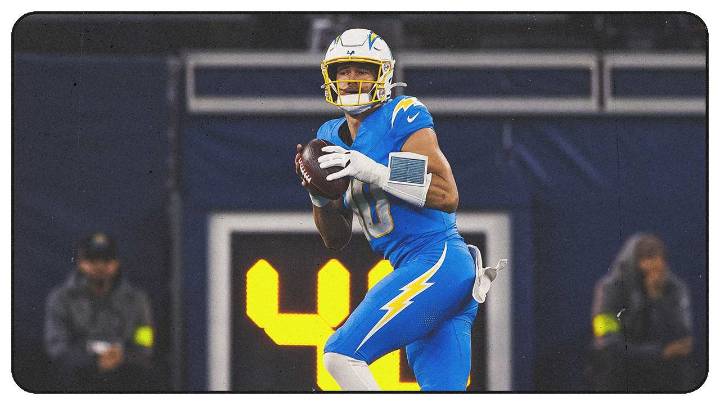 Justin Herbert Gives Injury Update on Hand, Looks Forward to Chargers Upcoming Playoff Push