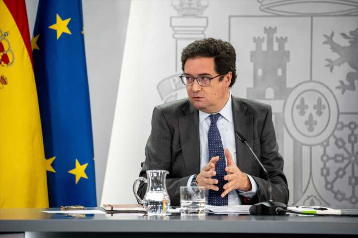 El Gobierno da vía libre a subir el sueldo de los funcionarios un 2,5% este año y un 1,5% para 2026 More