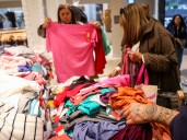 Por el avance de Shein y Temu, China arrasa con la ropa importada: 7 de cada 10 prendas que entran al país son de origen chino