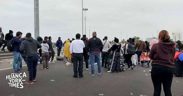 En plena emergencia, migrantes superan la línea de frontera e ingresan a Perú desde Chile