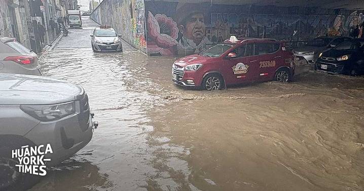 Granizada sorprende a vecinos de Huancayo y El Tambo, y colapsa alcantarillas en minutos