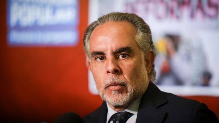 “Pueden activar mi teléfono como una cámara o un micrófono”: ministro Benedetti denuncia posibles chuzadas