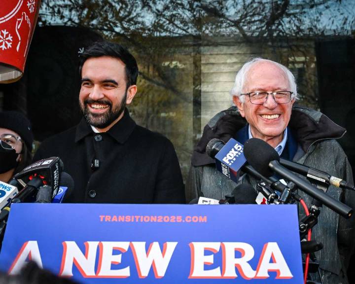 Mayor-elect Mamdani, Sanders join Starbucks workers on picket line in Gowanus • Brooklyn Paper