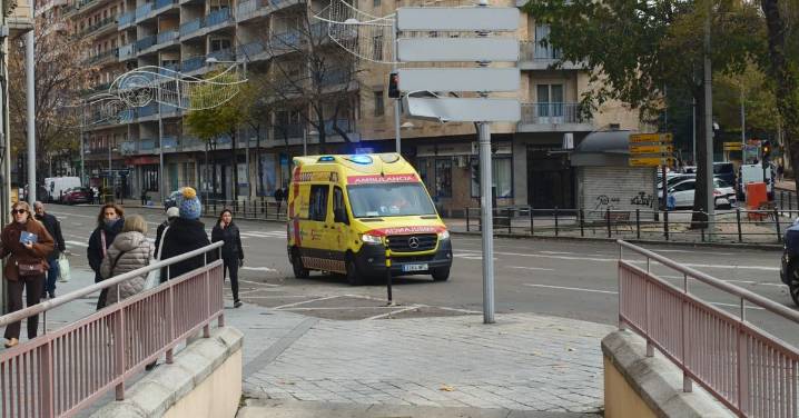 Herida una mujer al colisionar una furgoneta y un turismo en el paseo de la Estación