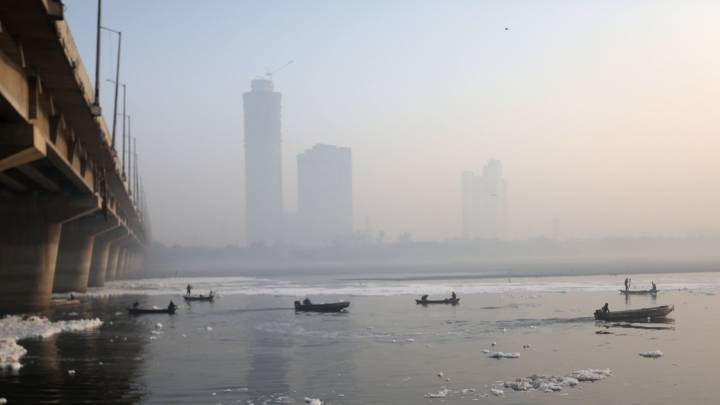 Air severe, all classes except 10 & 12 to go hybrid in Delhi-NCR, 50% office staff will work from home