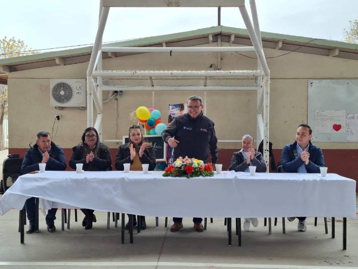 Entrega DIF Estatal equipamiento para siete cocinas y comedores escolares en Cuauhtémoc y Uruachi