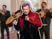 Billy Idol es sorprendido con mariachis y Dany de The Warning le canta 'Las Mañanitas' en concierto de CDMX