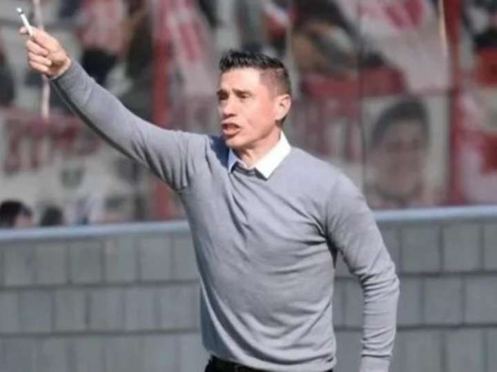 El DT de Argentino de Merlo, internado luego de una presunta discusión con uno de los dirigentes más cercanos a "Chiqui" Tapia en la semifinal de la Primera B